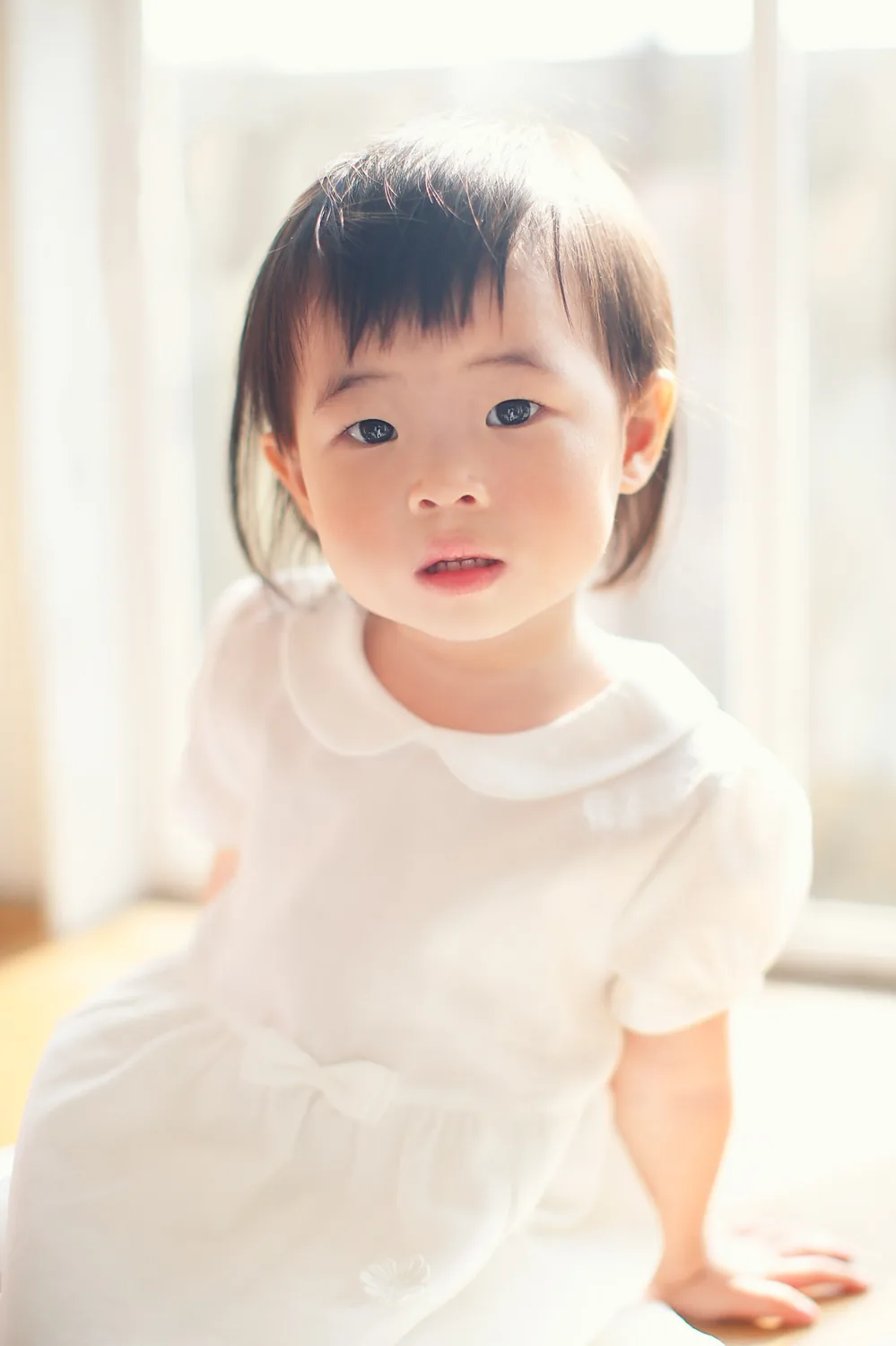 Family photography moment at home with Angela, Andrew and their two daughters