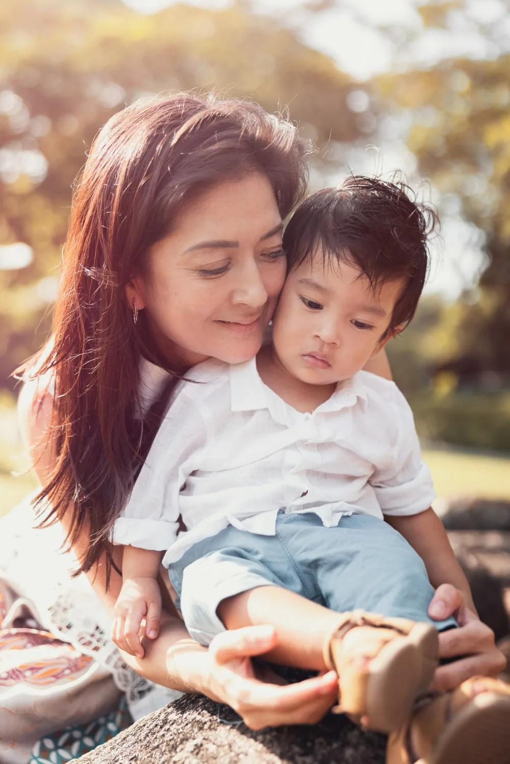Anneke and one of the twins together during the Botanic Gardens family session