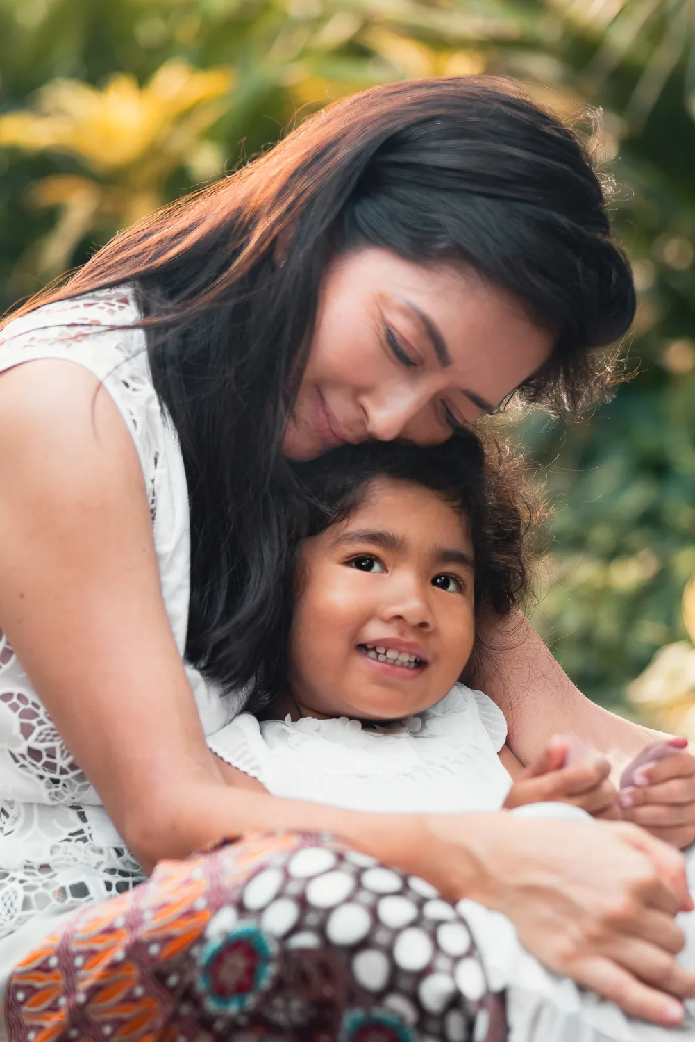 Jamie and Anneke sharing a father-daughter moment in the gardens