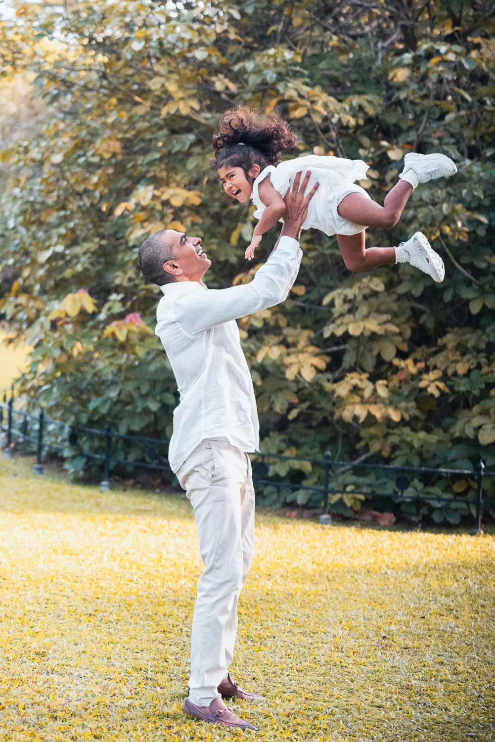 Gabriel and Xander sitting together during the Botanic Gardens family session