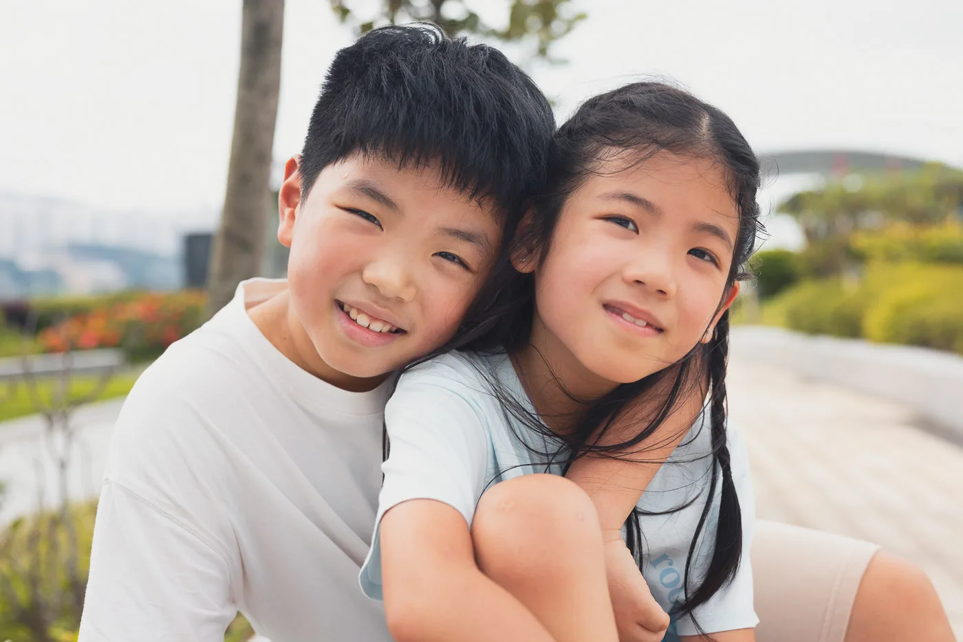 Lachlan and Leila close together during a Hong Kong waterfront family session
