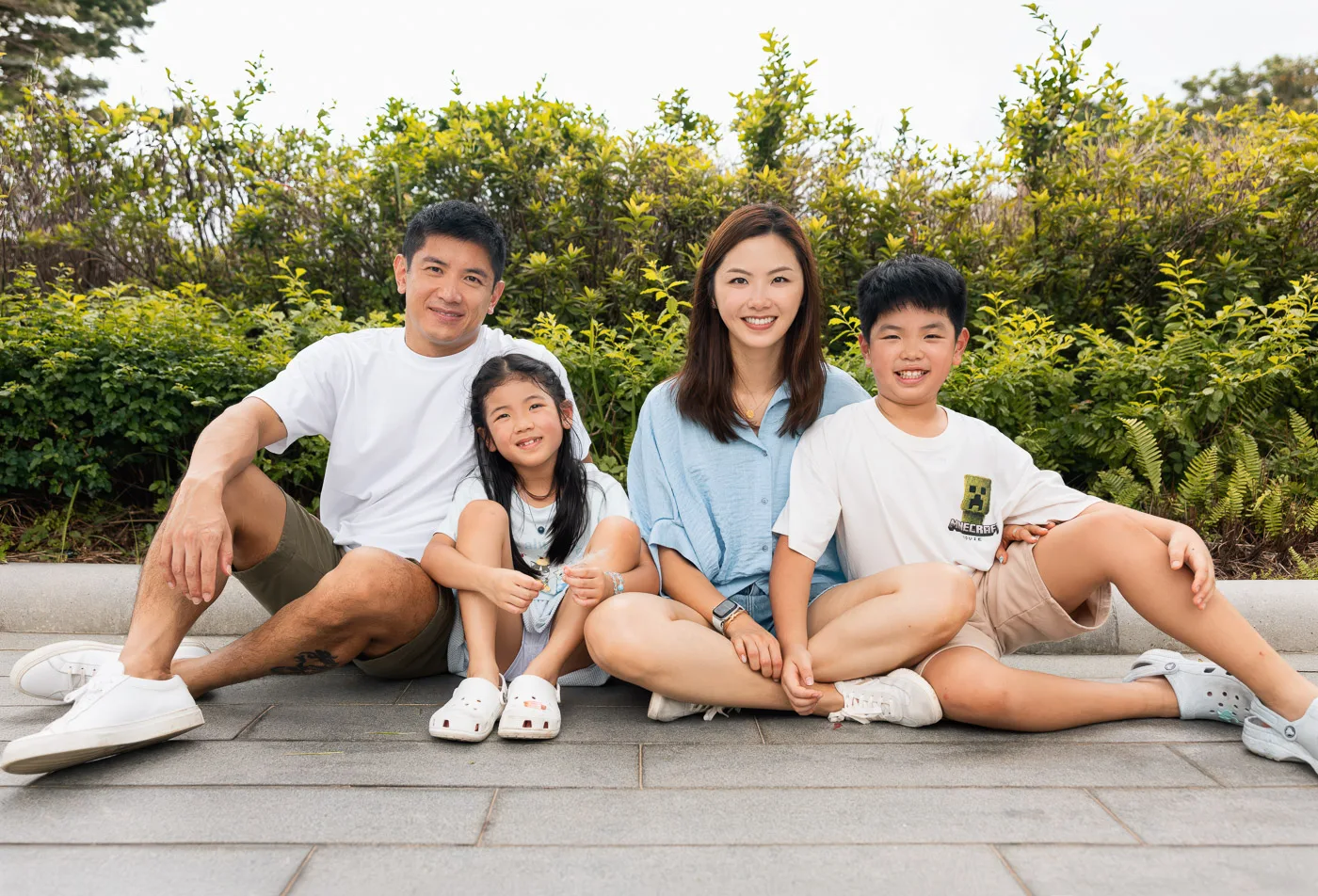 Xenia and Lok with Lachlan and Leila during their Hong Kong family session