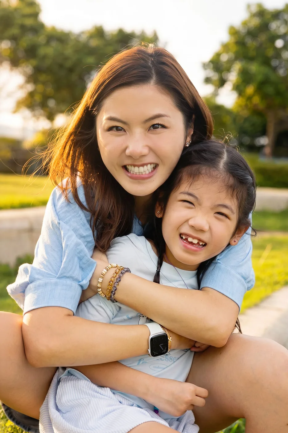 Lachlan and Leila together during a relaxed Hong Kong family photoshoot