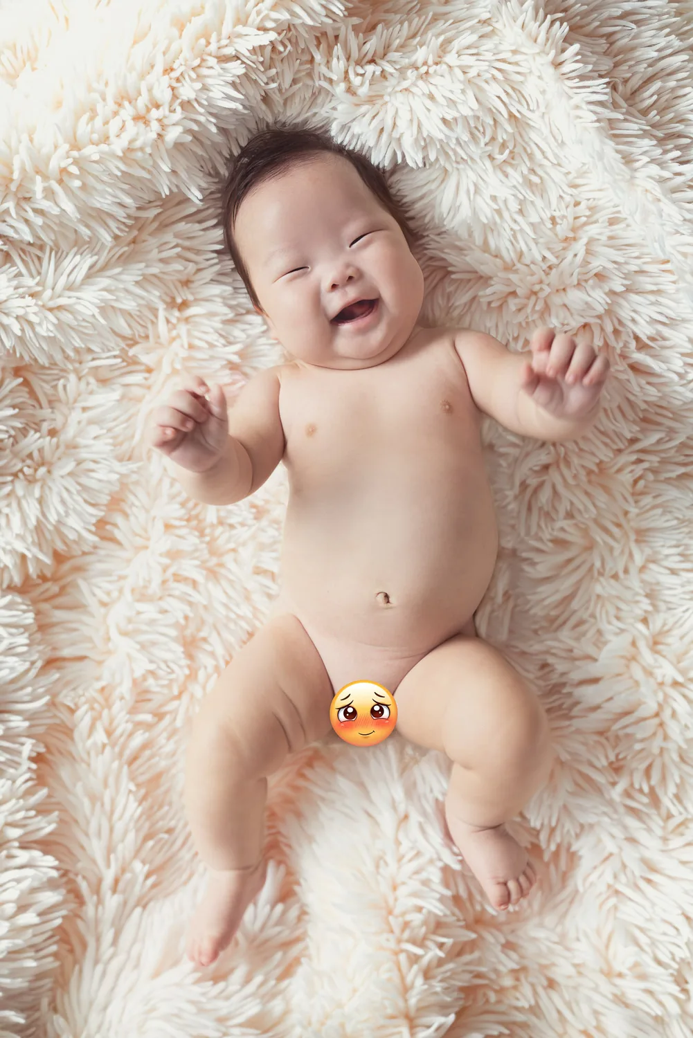 Juwon lying on a soft blanket during his Korean baek-il baby photoshoot