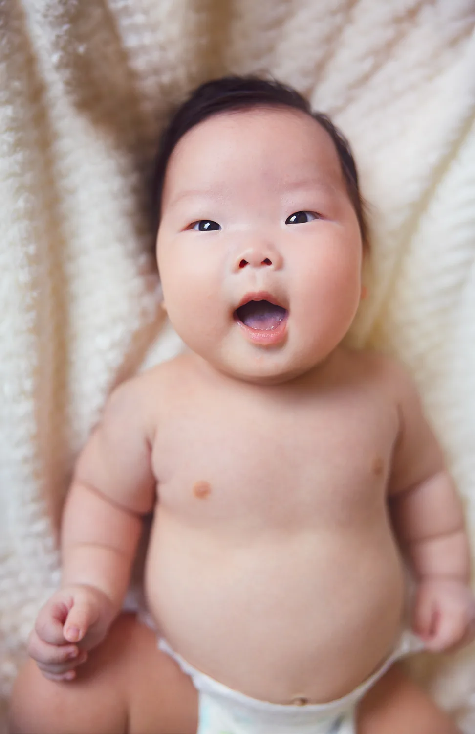 Juwon looking up during a simple at-home baby portrait in Singapore