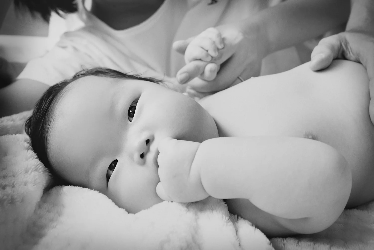 Black and white portrait of Juwon during his at-home baby photoshoot in Singapore
