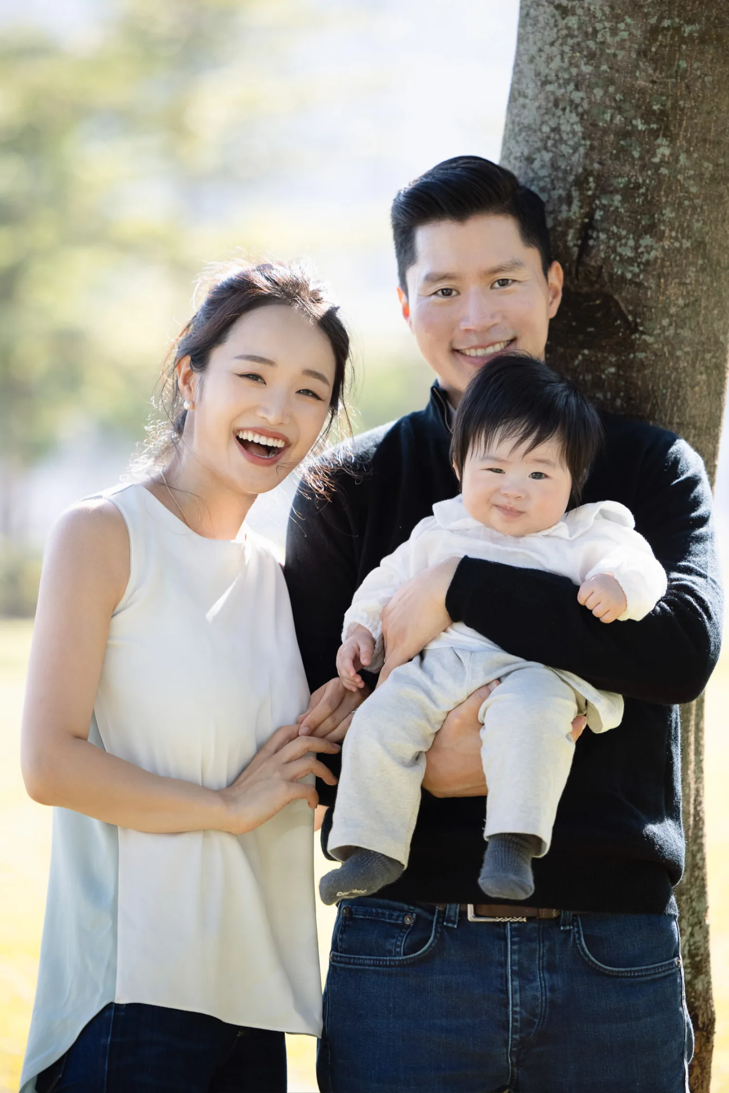 Paul and Danbi together with their newborn during outdoor portrait session