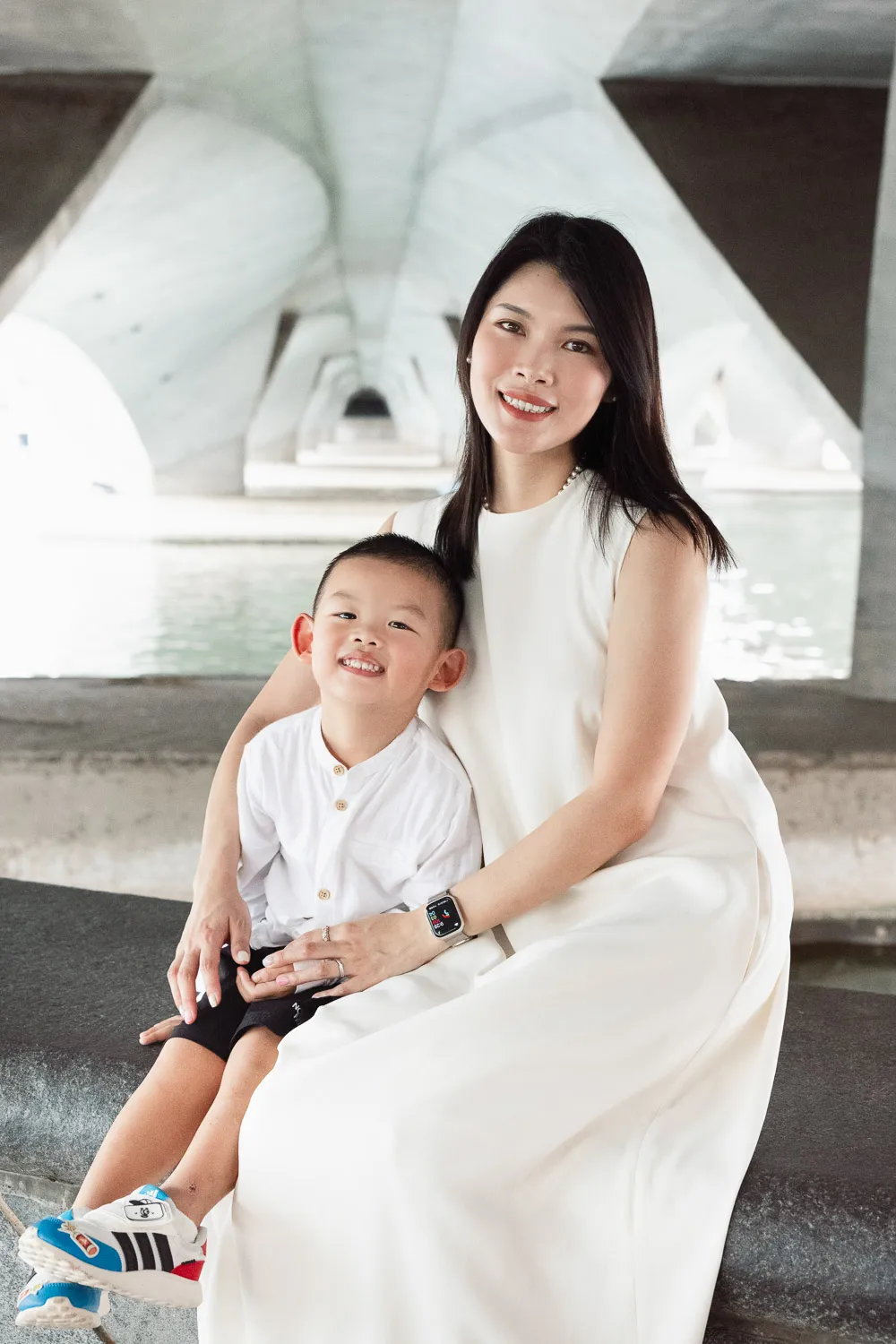 One last family portrait as the morning light fills Marina Bay