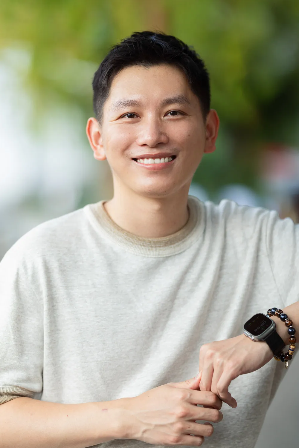 Golden hour light catching the family mid-laugh during their Singapore photoshoot