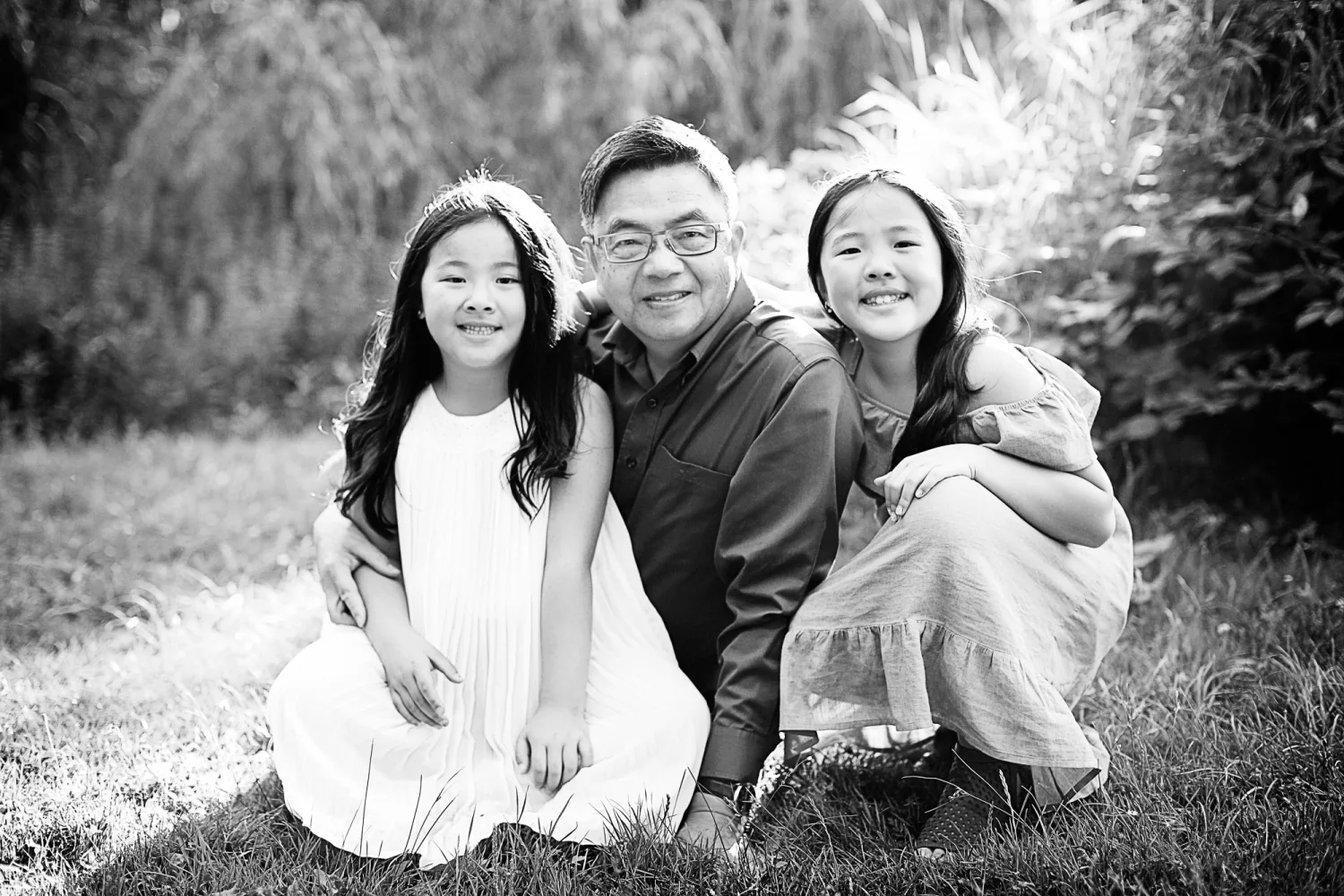 Jen and Evan together during their Vancouver beach family photoshoot