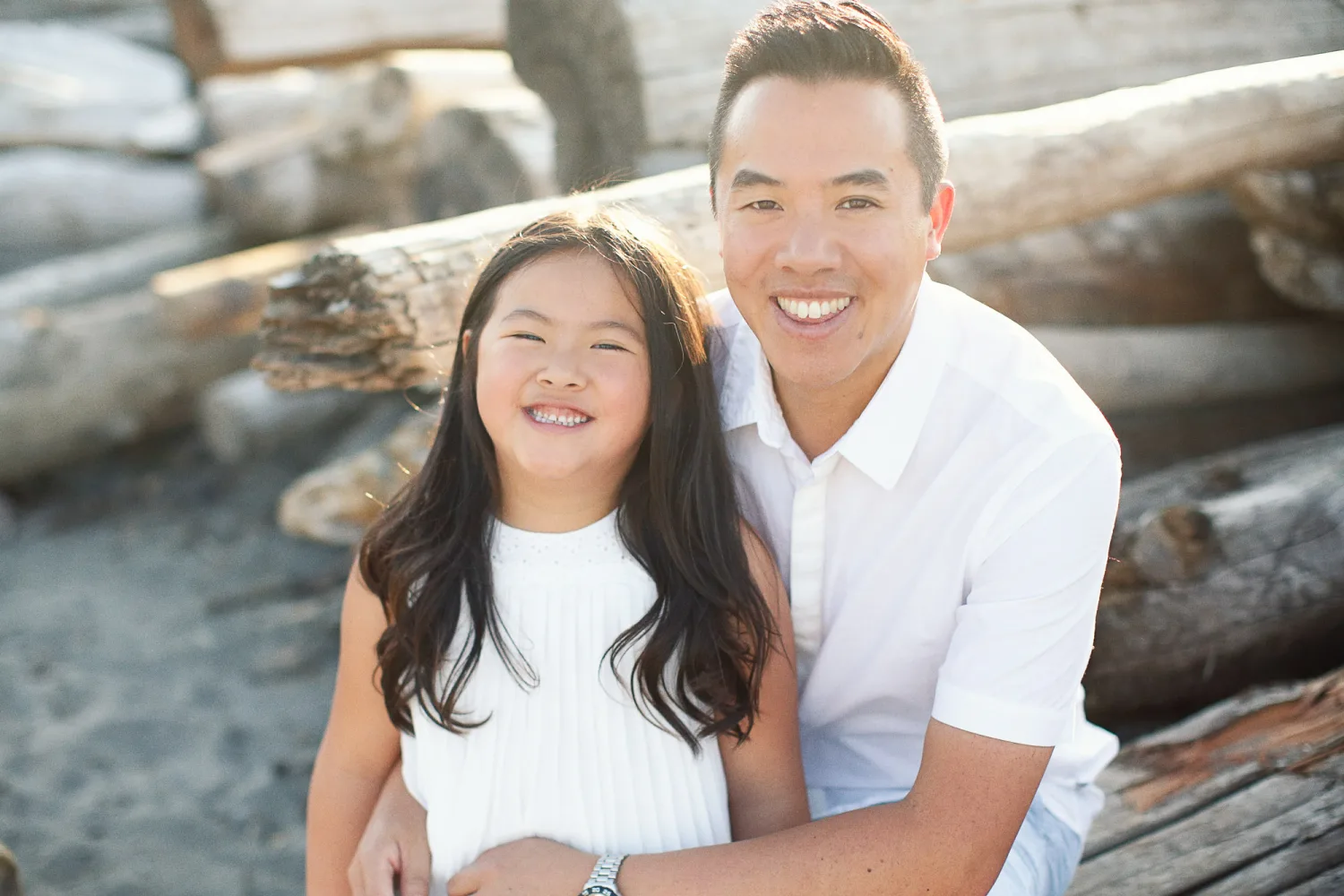 Evan with one of his daughters during the Vancouver beach session